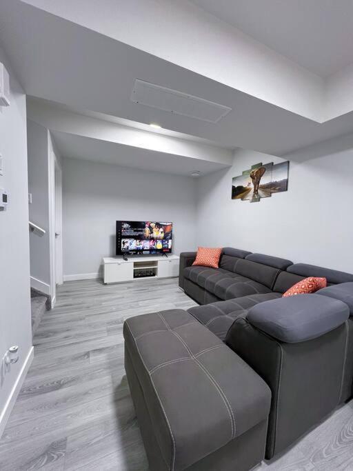 Guest In Southwest Apartment Edmonton
