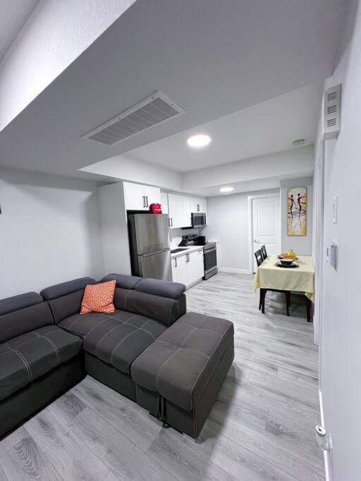 Guest In Southwest Apartment Edmonton